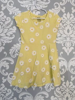 💫10/$25 • George Yellow Daisy Print Skater Dress